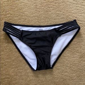 🌟 NEW-ish Bikini Bottom with String Sides- Black